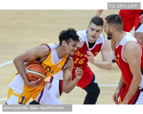 兼顾篮球与足球的全能球星:跨界运动员如何平衡两项顶级体育挑战